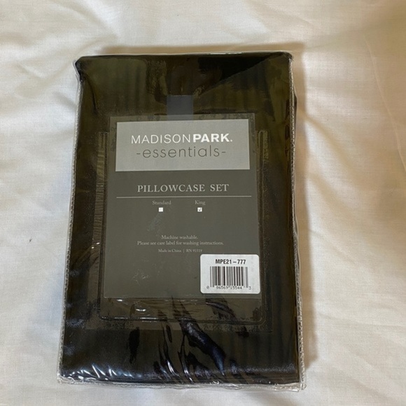 MADISON‎ Park Essentials Polyester Solid Satin pillow case set MPE21-777 - Picture 2 of 4